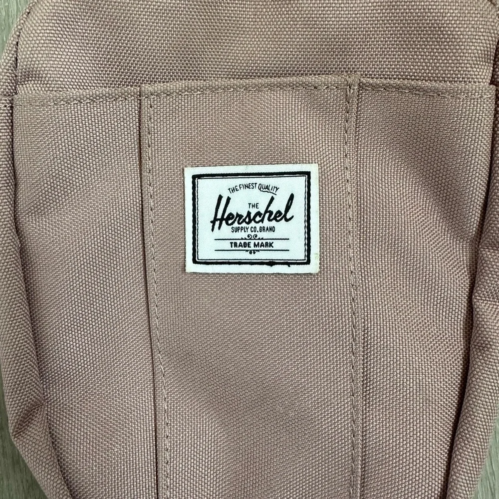 Herschel Supply Company Woman’s Crossbody Bag Ash Rose color NWOT